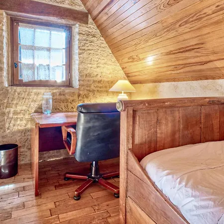 Hébergement de vacances Charmante Maison Avec Piscine